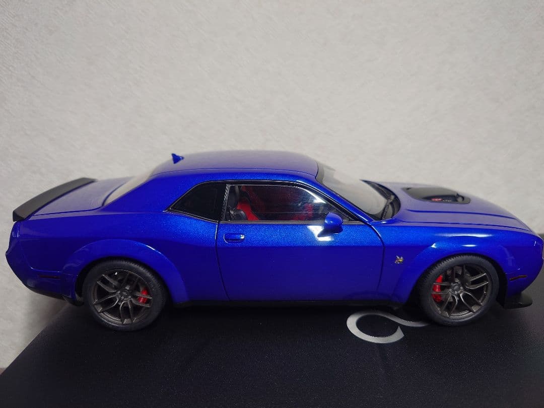 オートアート 1/18 チャレンジャー