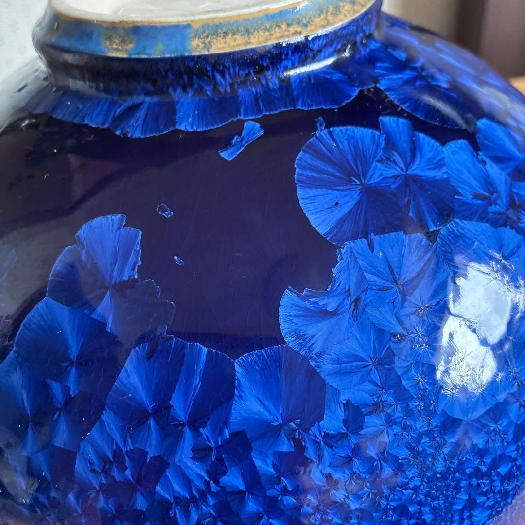 レアな青い陶器製丸型花瓶