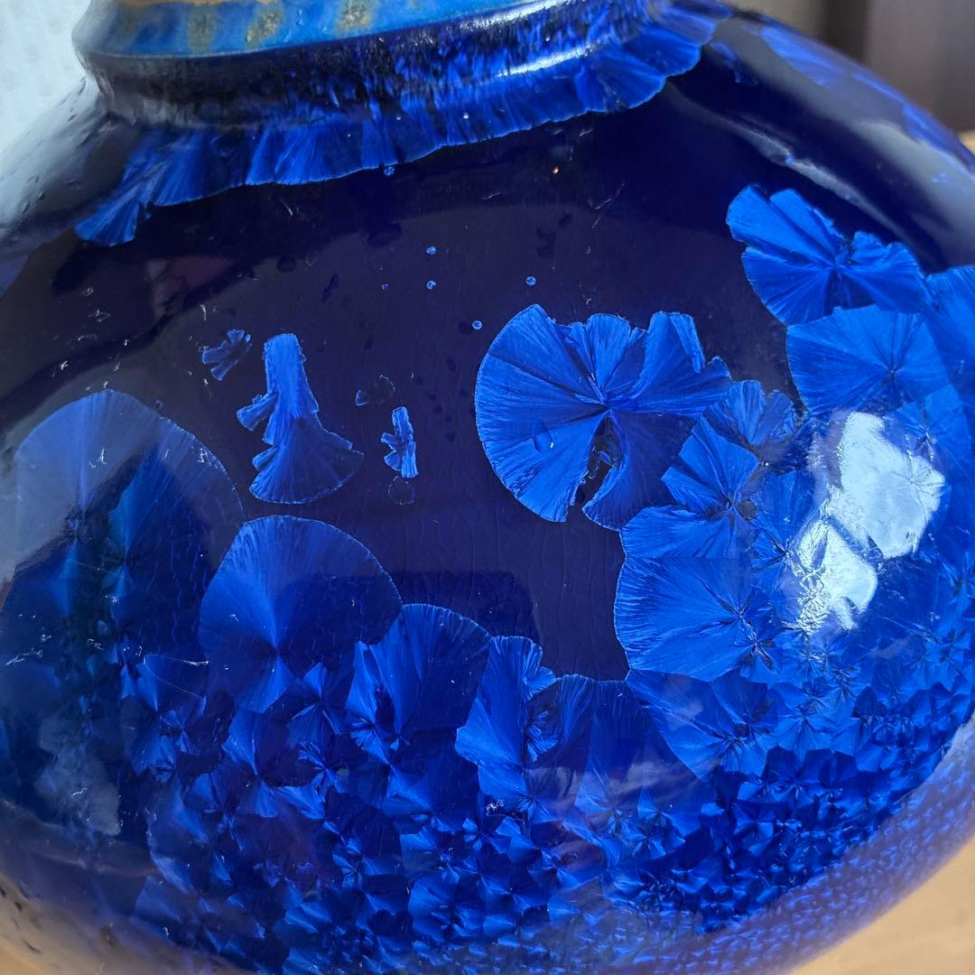 レアな青い陶器製丸型花瓶