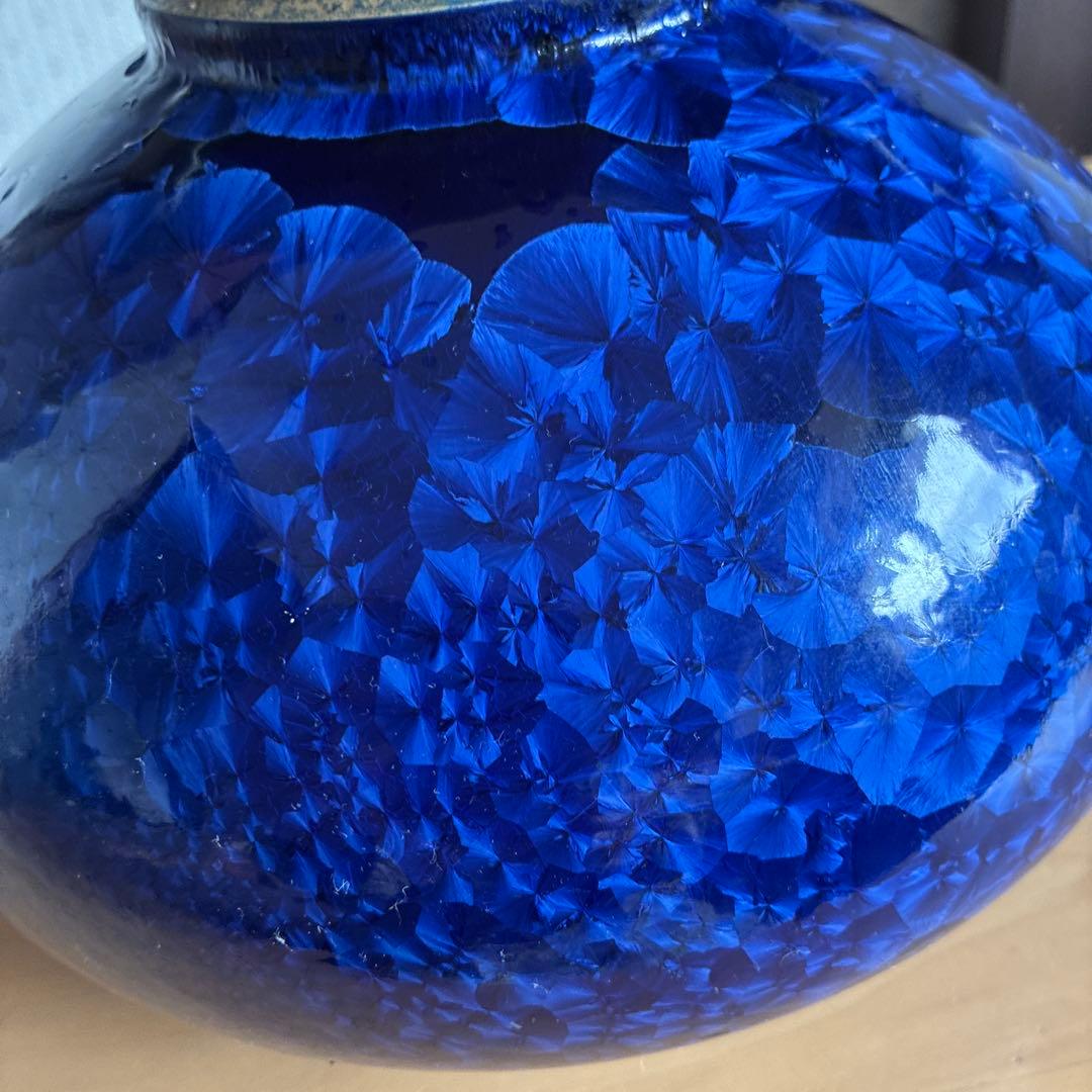 レアな青い陶器製丸型花瓶