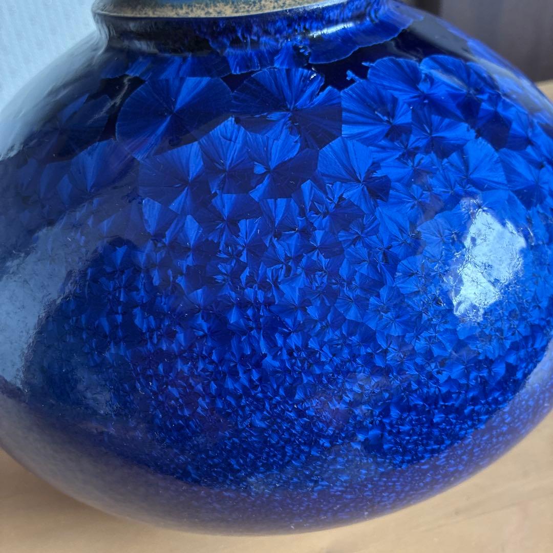 レアな青い陶器製丸型花瓶