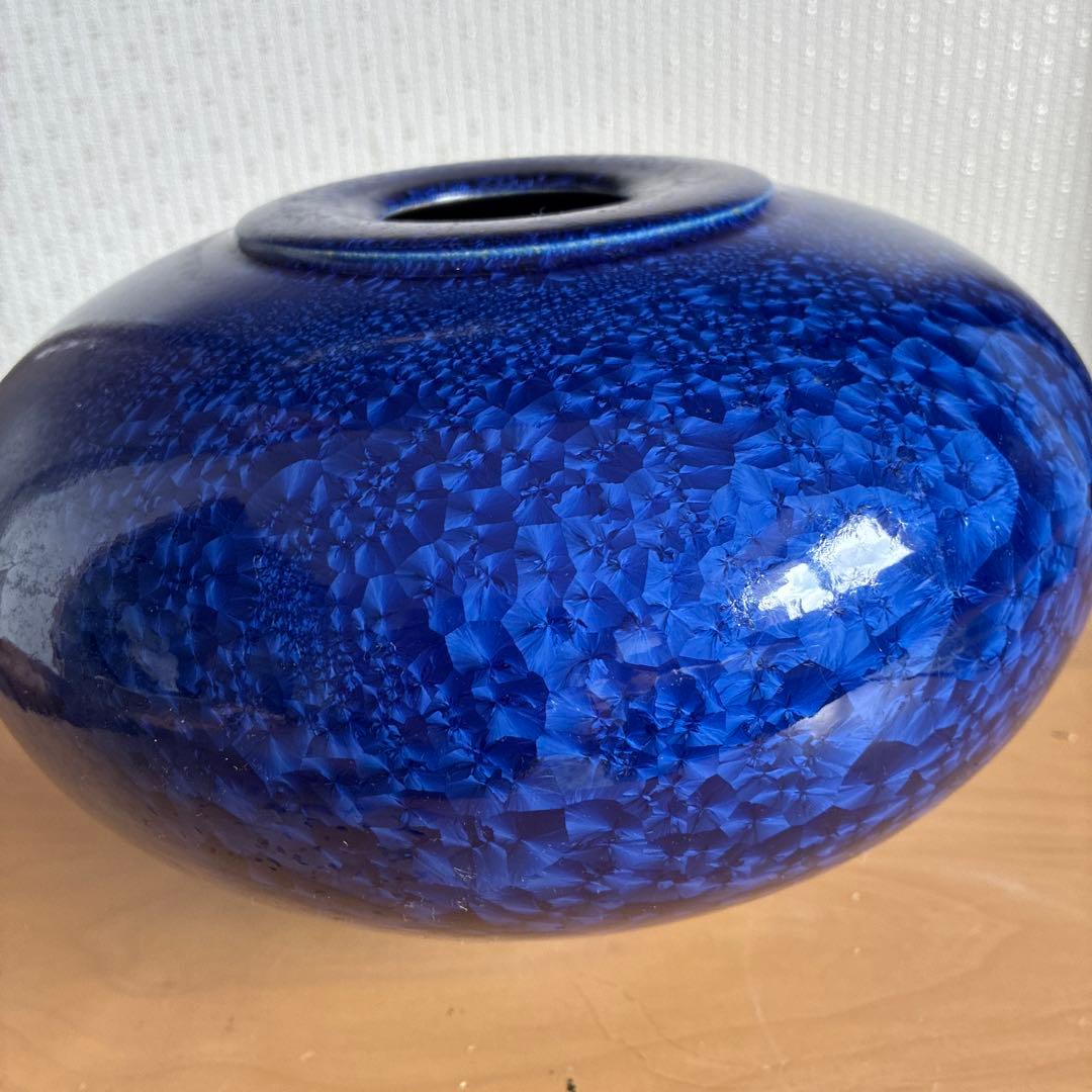 レアな青い陶器製丸型花瓶