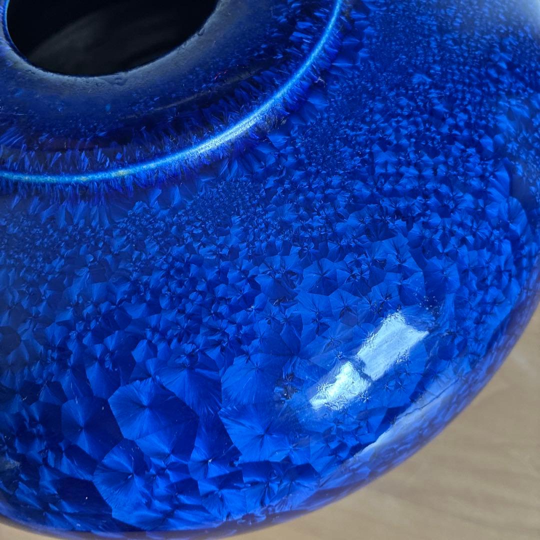 レアな青い陶器製丸型花瓶