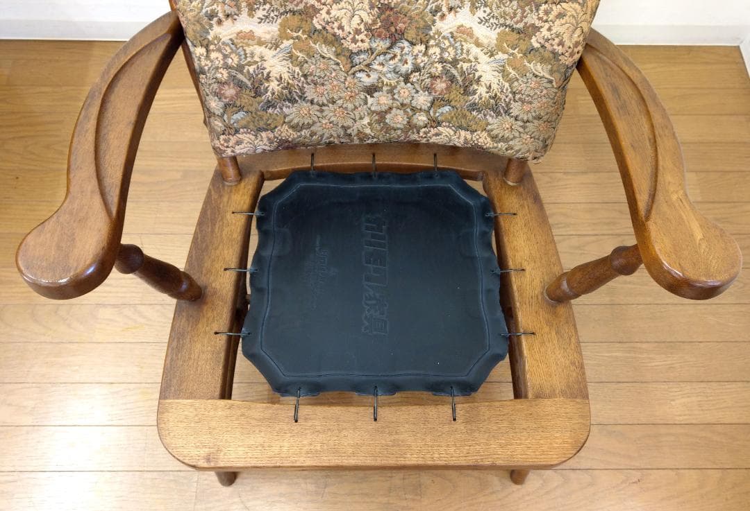 程度良 カリモク ナラ材 ボタンタフティング アームチェア パーソナルチェア ①