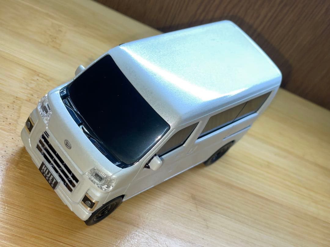 ハイゼットカーゴ　シャイニングホワイトパール　ホイール艶消しブラック　美品