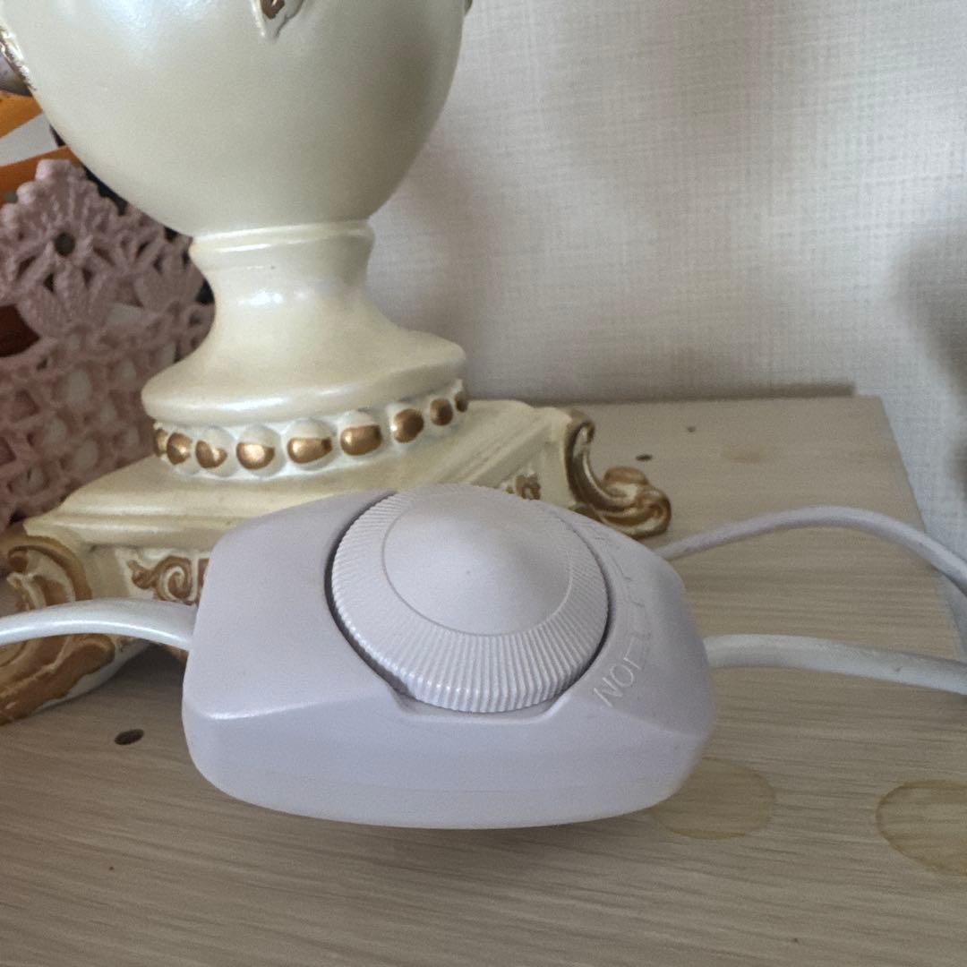 屋内照明 白いテーブルランプ、リビングルームデスクベッドテーブルランプ