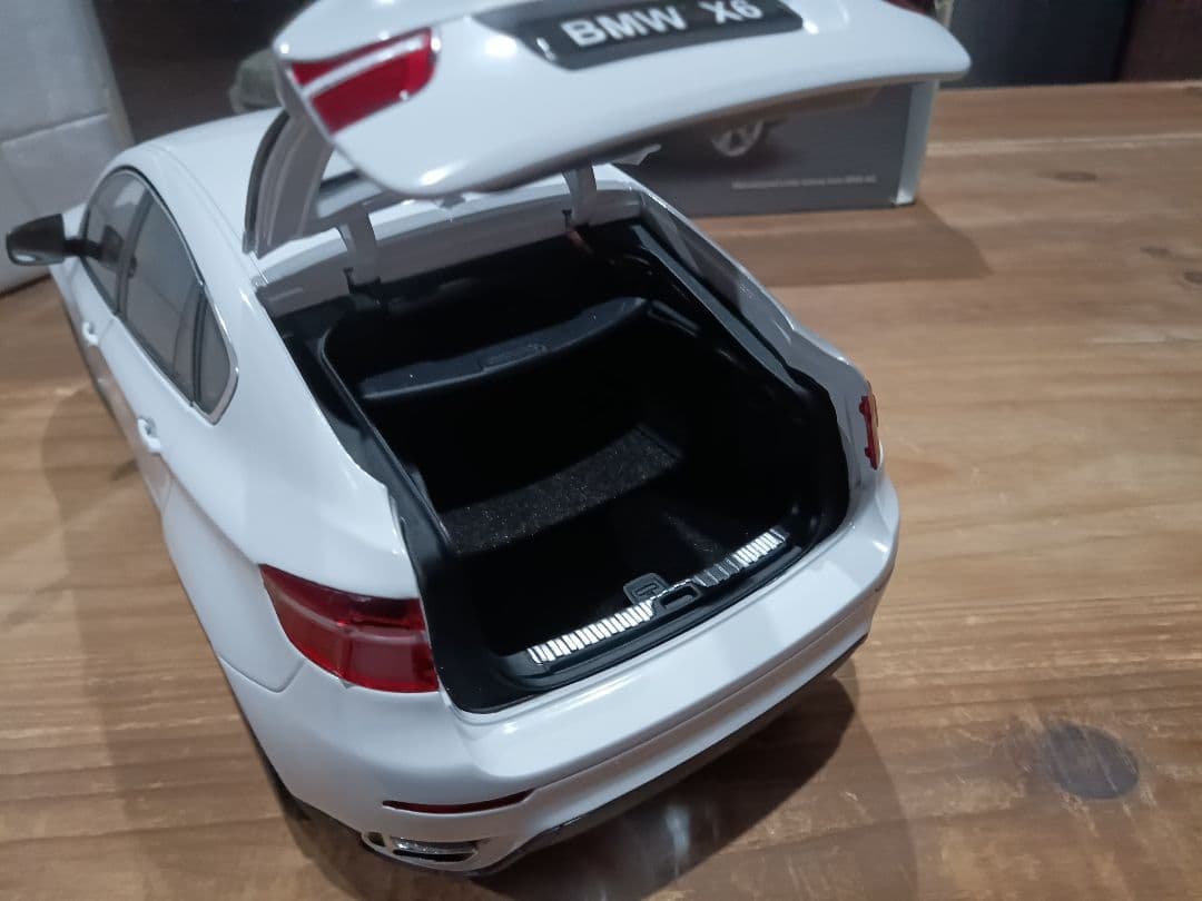 1/18 京商　 X6 xDrive 50i ミニカー　ホワイト
