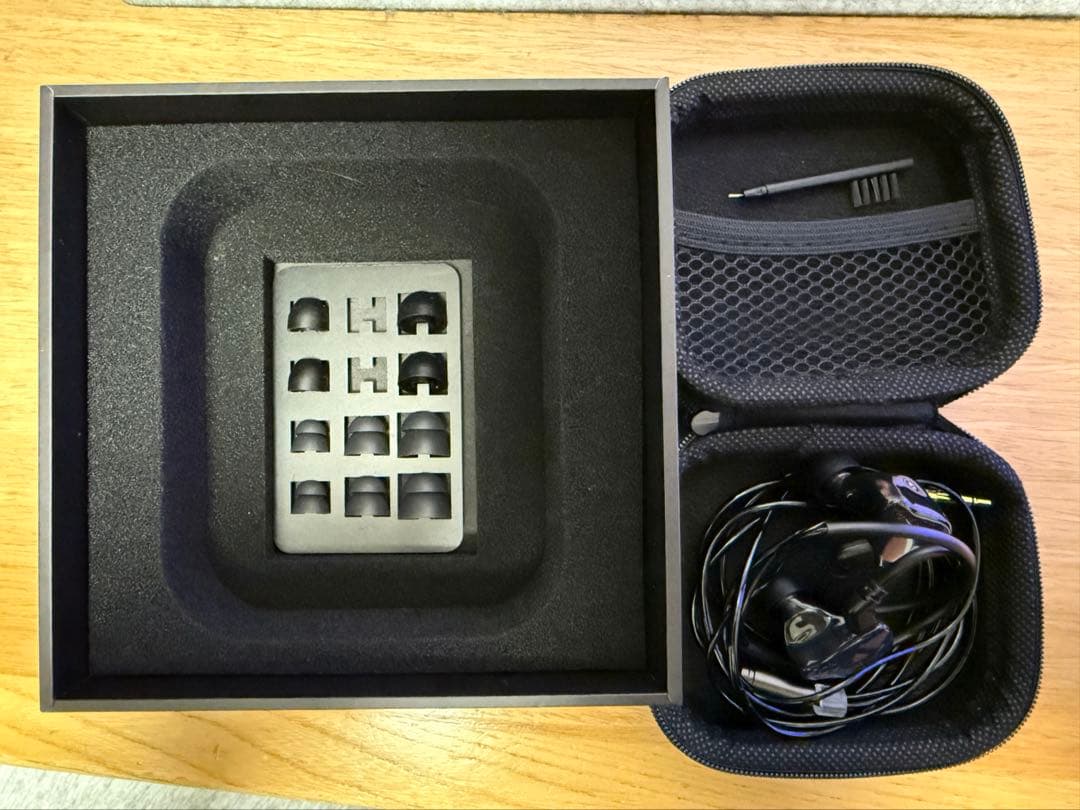 イヤホン qdc SUPERIOR In-ear monitor piano black