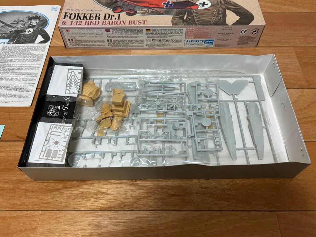 ドラゴン 1/48 フォッカー Dr.1 戦闘機 & レッドバロン 胸像 未組立