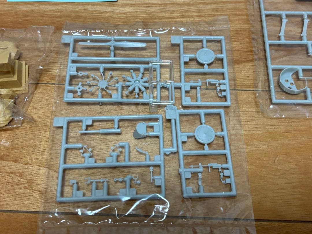 ドラゴン 1/48 フォッカー Dr.1 戦闘機 & レッドバロン 胸像 未組立