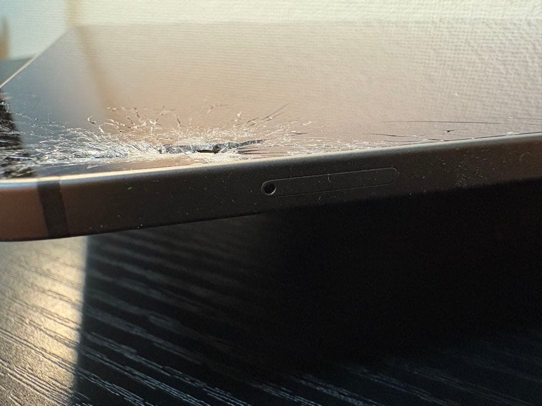 Apple iPad スペースグレー 画面ひび割れあり