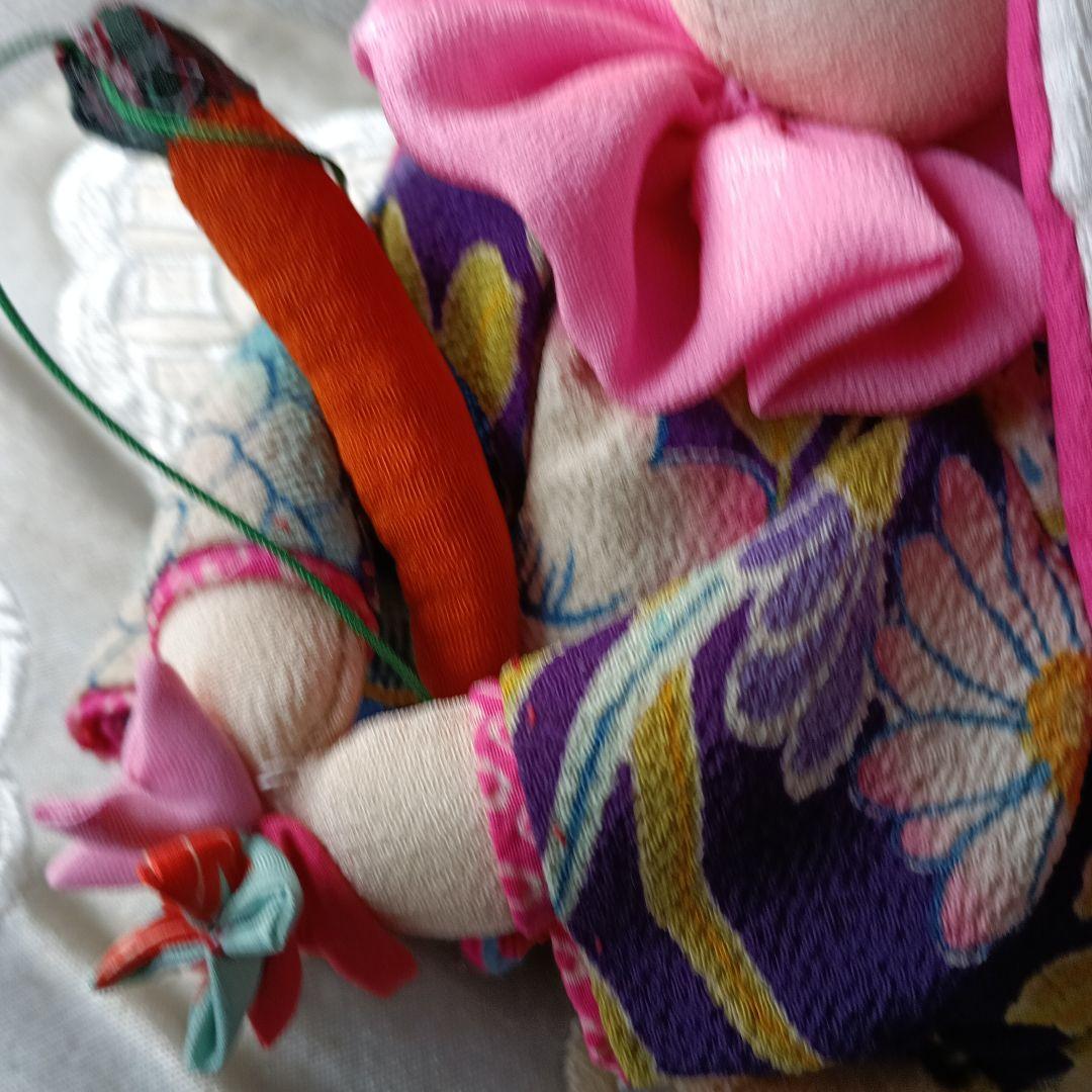 縮緬、カラフルなうさぎの人形2体、