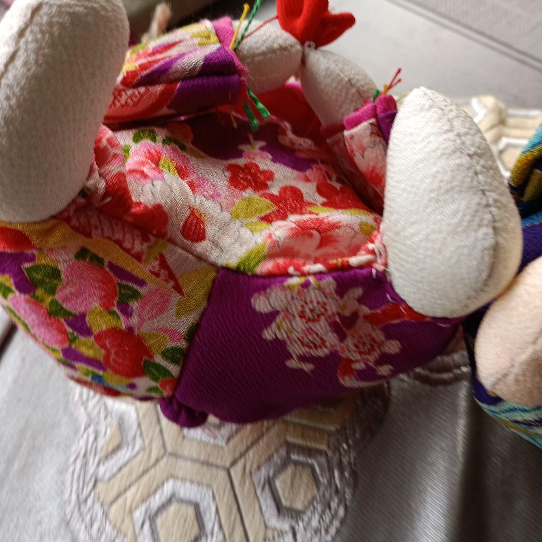 縮緬、カラフルなうさぎの人形2体、