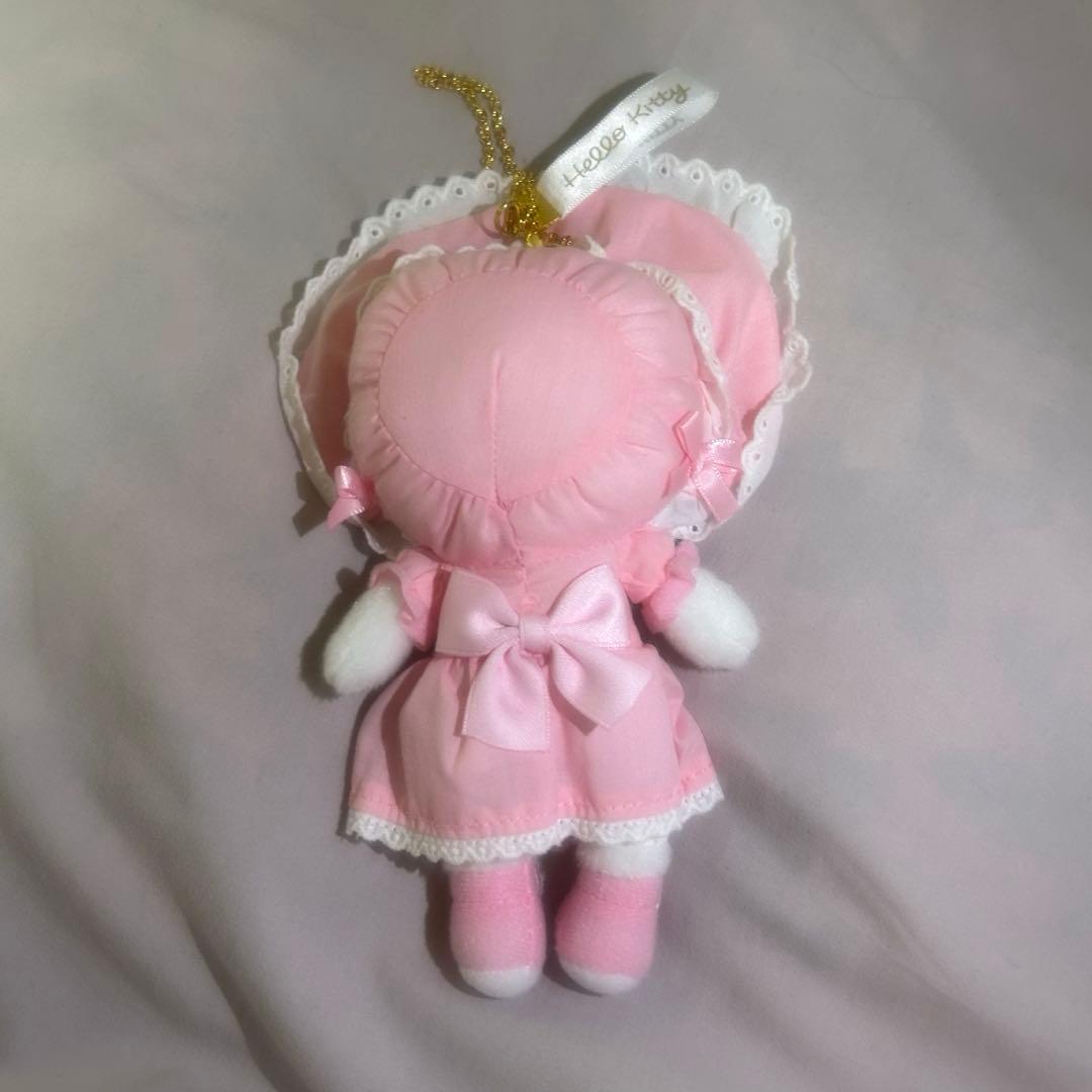 匿名配送　ハローキティ展 千鳥　フリル　ぬいぐるみ マスコット 50周年 限定