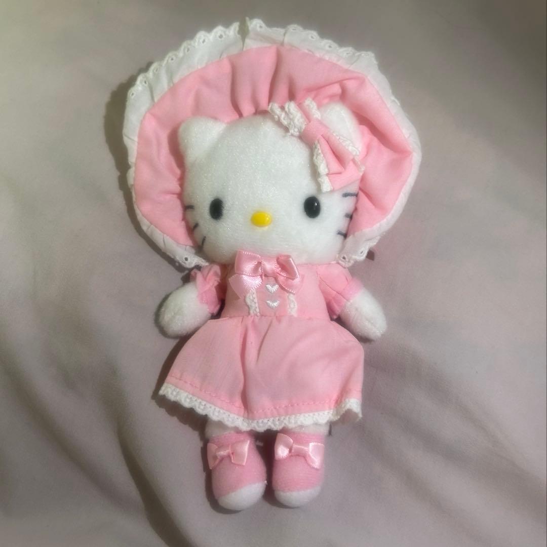 匿名配送　ハローキティ展 千鳥　フリル　ぬいぐるみ マスコット 50周年 限定