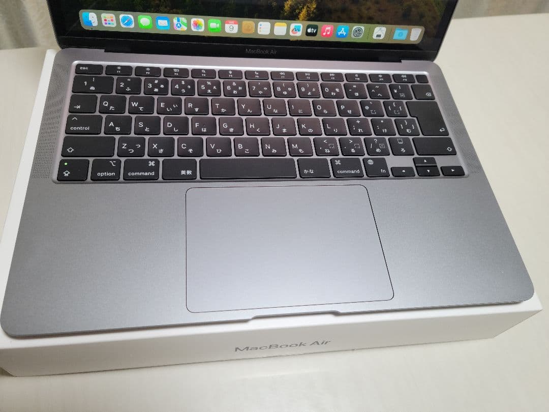 美品Macbook Air 2020 M1/8GB/256GB　9回充電100%