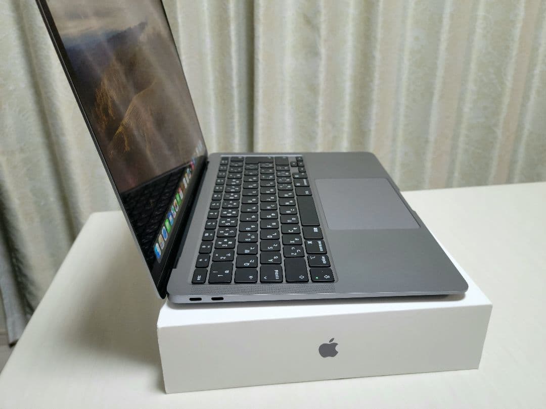 美品Macbook Air 2020 M1/8GB/256GB　9回充電100%