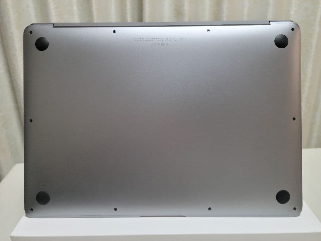 美品Macbook Air 2020 M1/8GB/256GB　9回充電100%