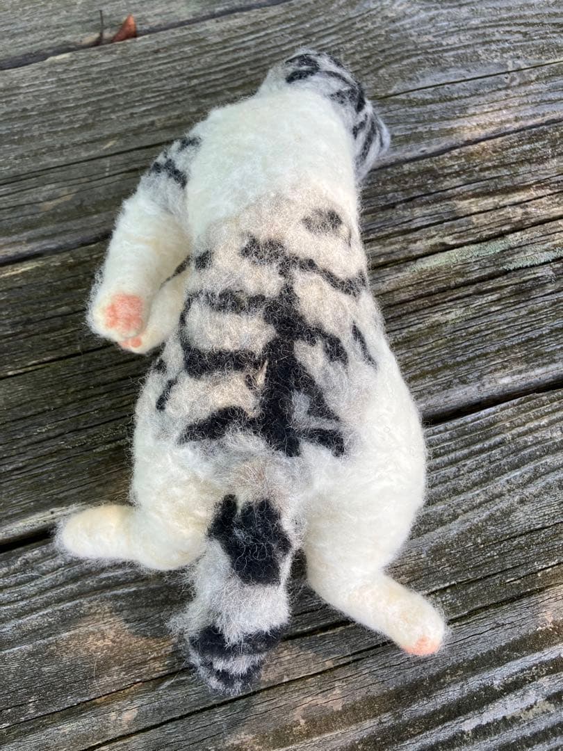 羊毛フェルトの猫人形