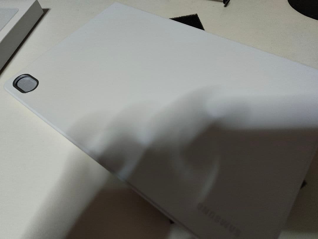 Galaxy Tab S11 Book Cover ホワイト