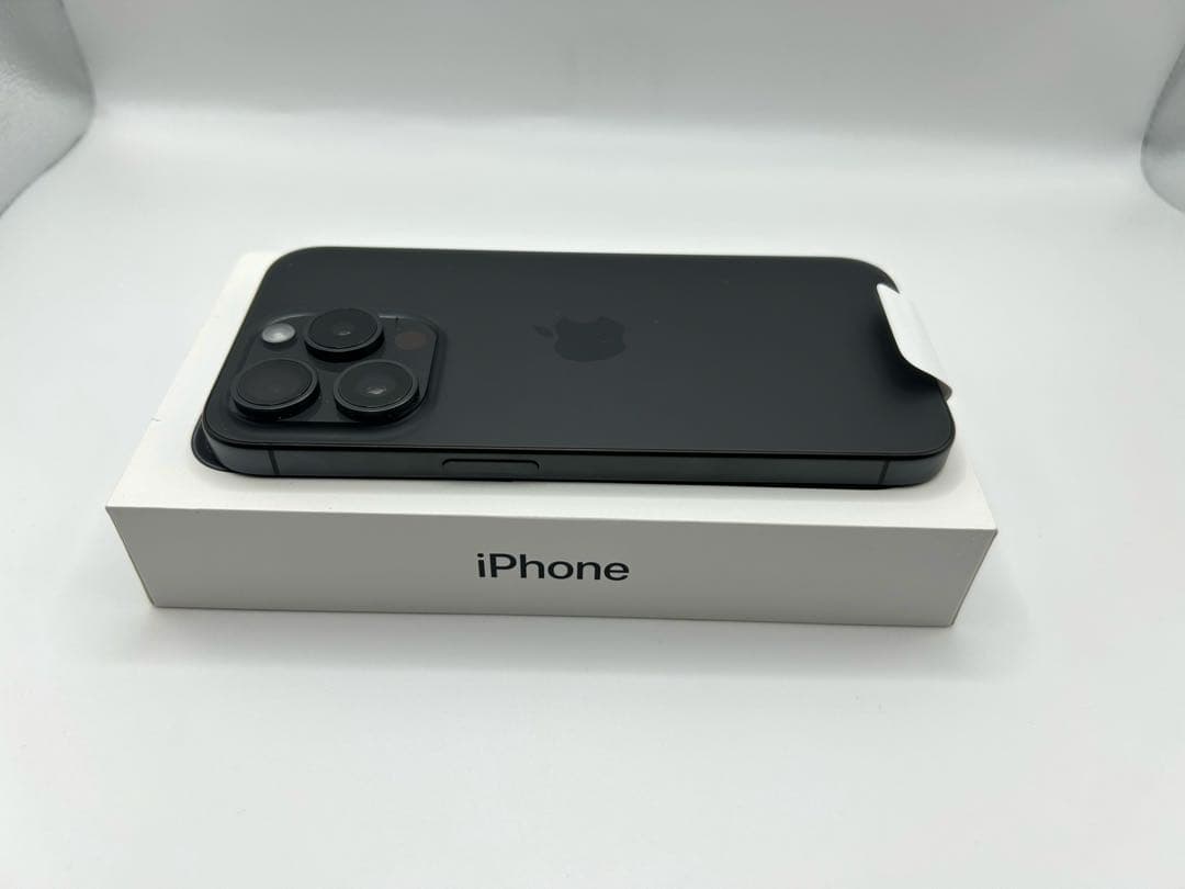 【新品未使用】iPhone 15 Pro 256GB ブラックチタニウム
