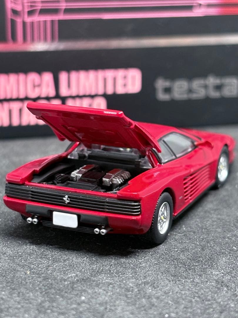 トミカリミテッドヴィンテージ フェラーリ テスタロッサ 後期型 赤