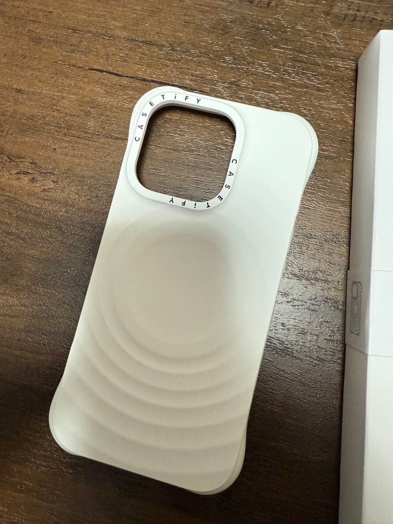 Casetify iPhone16pro専用 ウェーブ シリコンケース