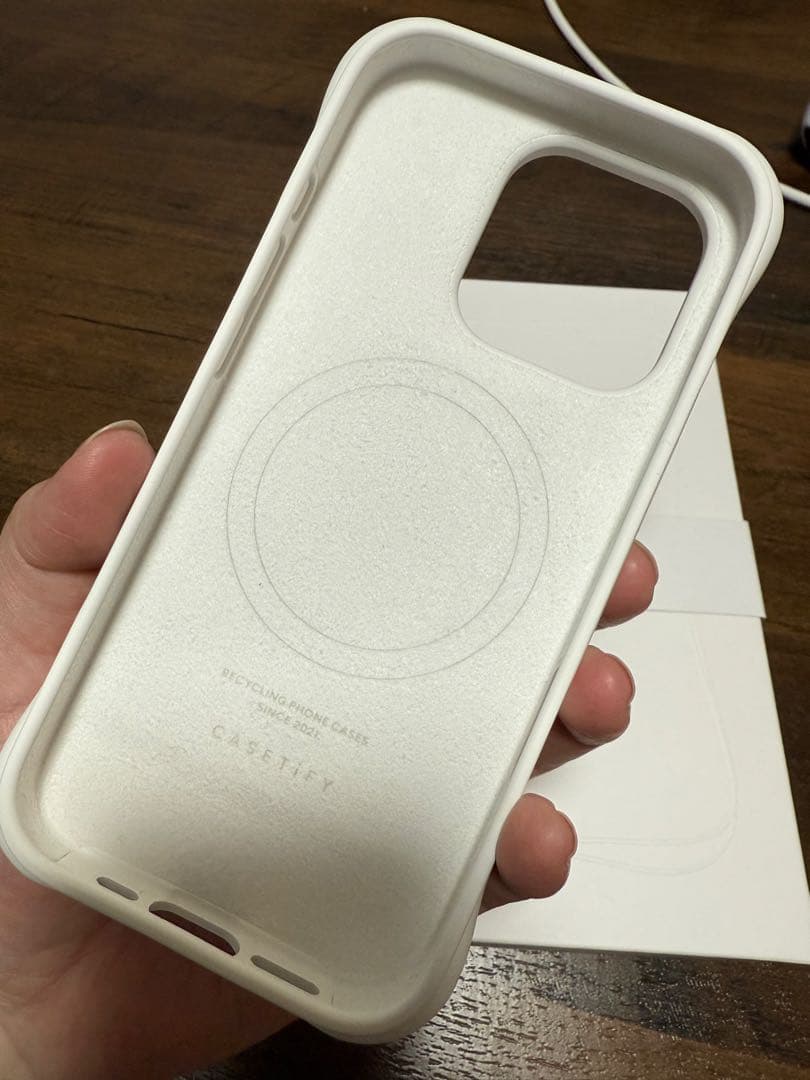 Casetify iPhone16pro専用 ウェーブ シリコンケース