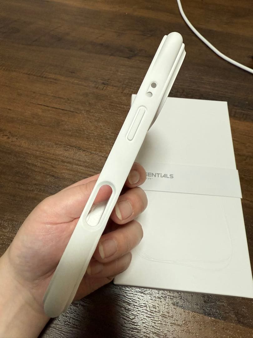 Casetify iPhone16pro専用 ウェーブ シリコンケース