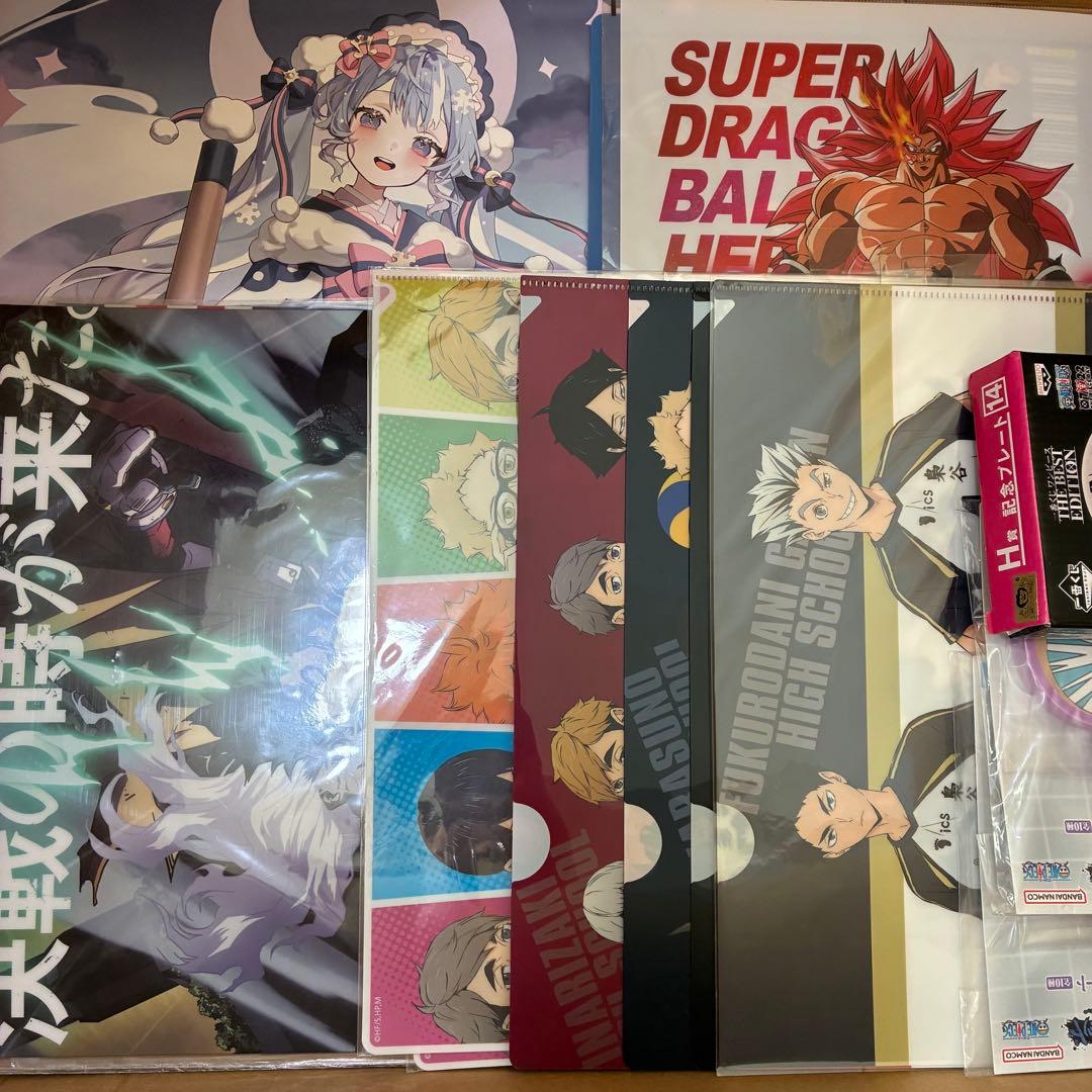 大量 アニメグッズ まとめ売り ノンジャンル アニメ 缶バッジ クリアファイル