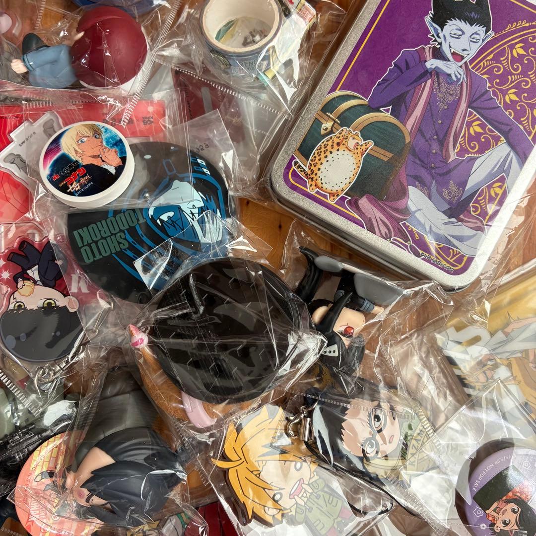 大量 アニメグッズ まとめ売り ノンジャンル アニメ 缶バッジ クリアファイル