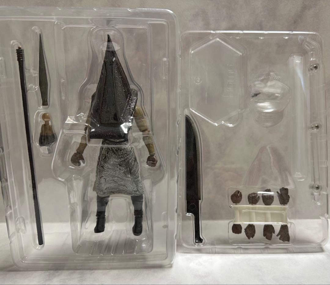 figma レッドピラミッドシング
