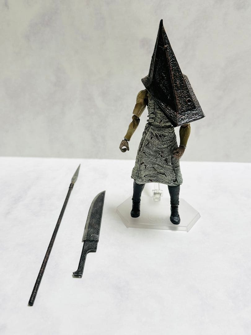 figma レッドピラミッドシング