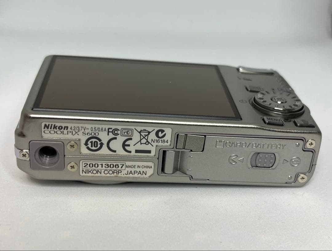 【動作品】Nikon COOLPIX S600【付属品付き】美品　チタンシルバー