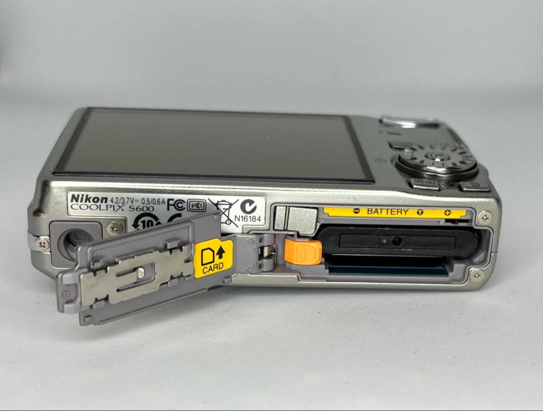 【動作品】Nikon COOLPIX S600【付属品付き】美品　チタンシルバー