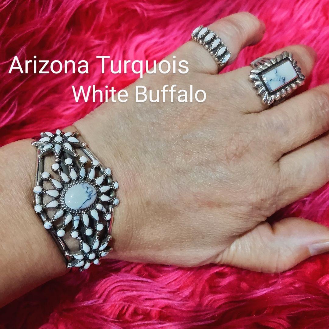 Arizonaターコイズ クラスター バングル White Buffalo