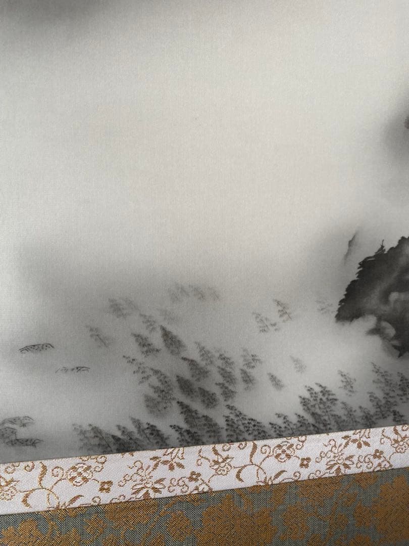 掛け軸 横山大観 水墨画「雨霽る」巨匠！ 遠くにいる富士に魅了されます