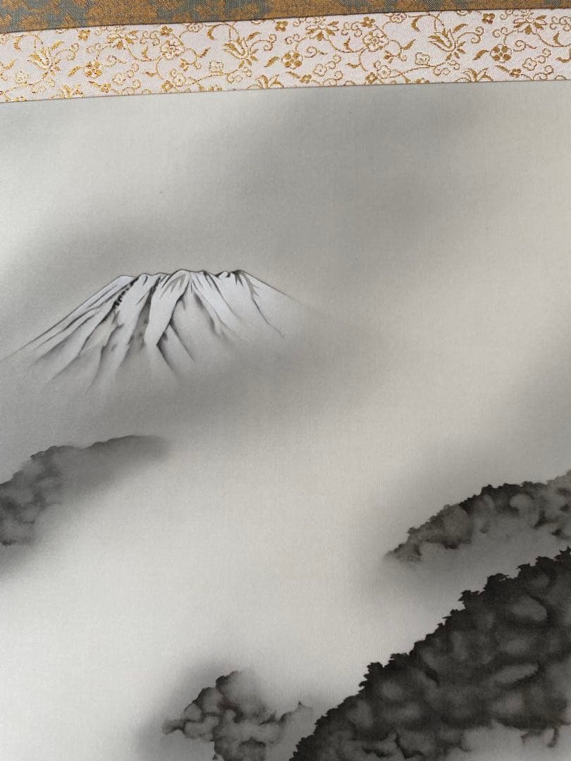 掛け軸 横山大観 水墨画「雨霽る」巨匠！ 遠くにいる富士に魅了されます