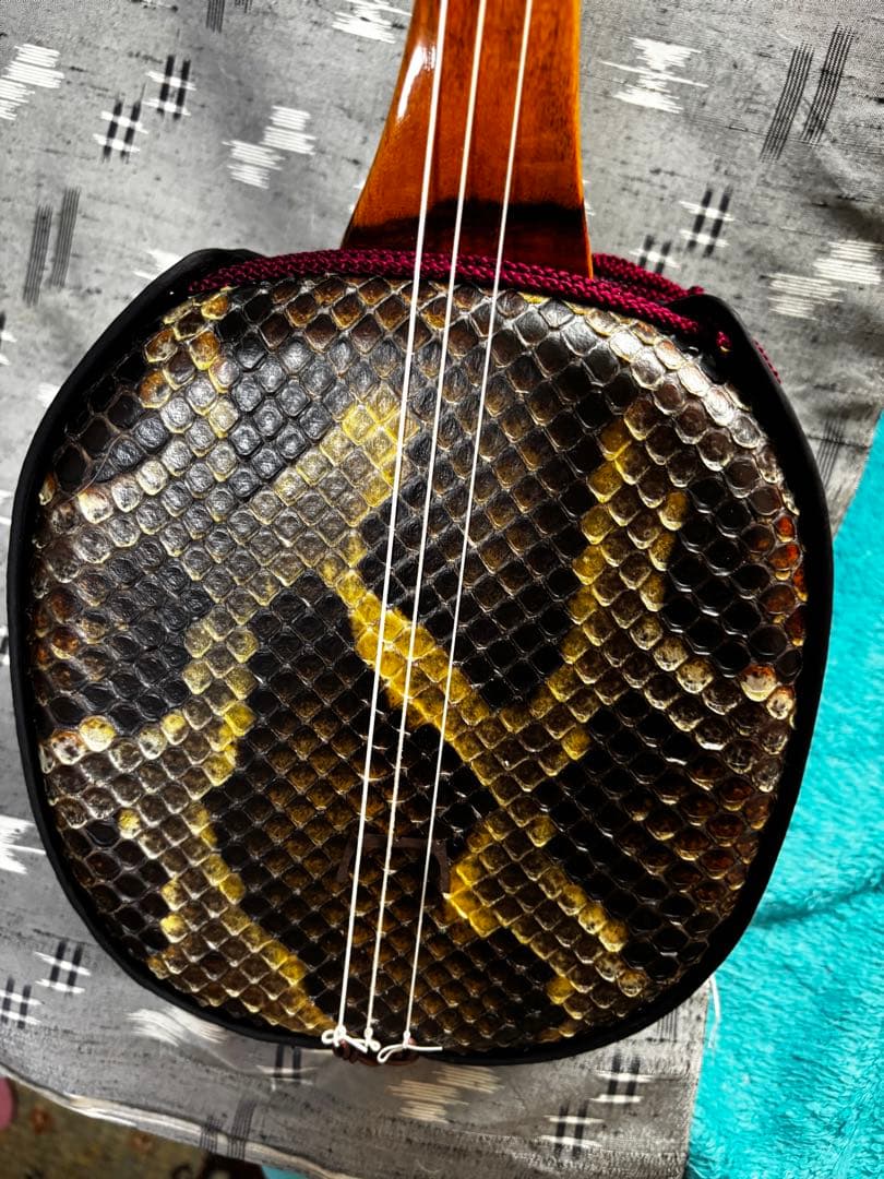 紫檀棹スンチー塗り　本皮一枚張り　ローズウッド