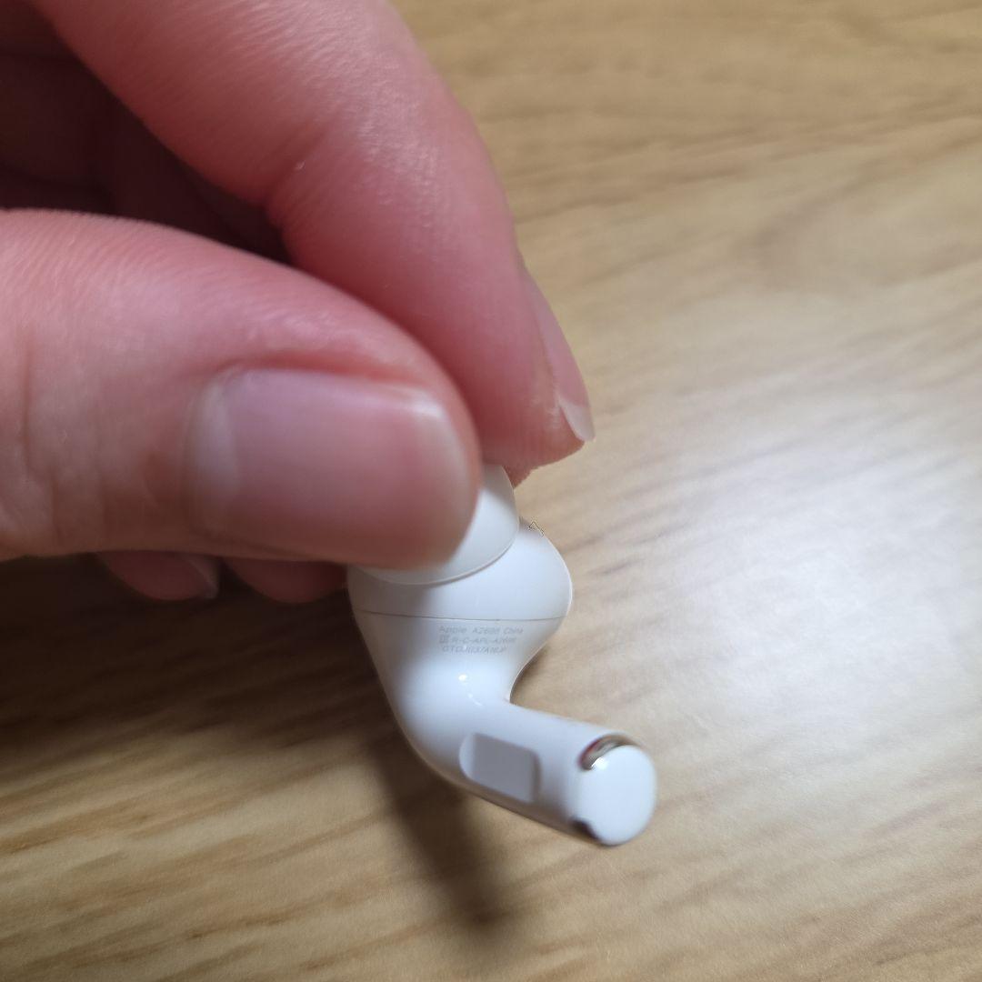 AirPodsPro A2698　右　右耳　イヤホン　ライトニング