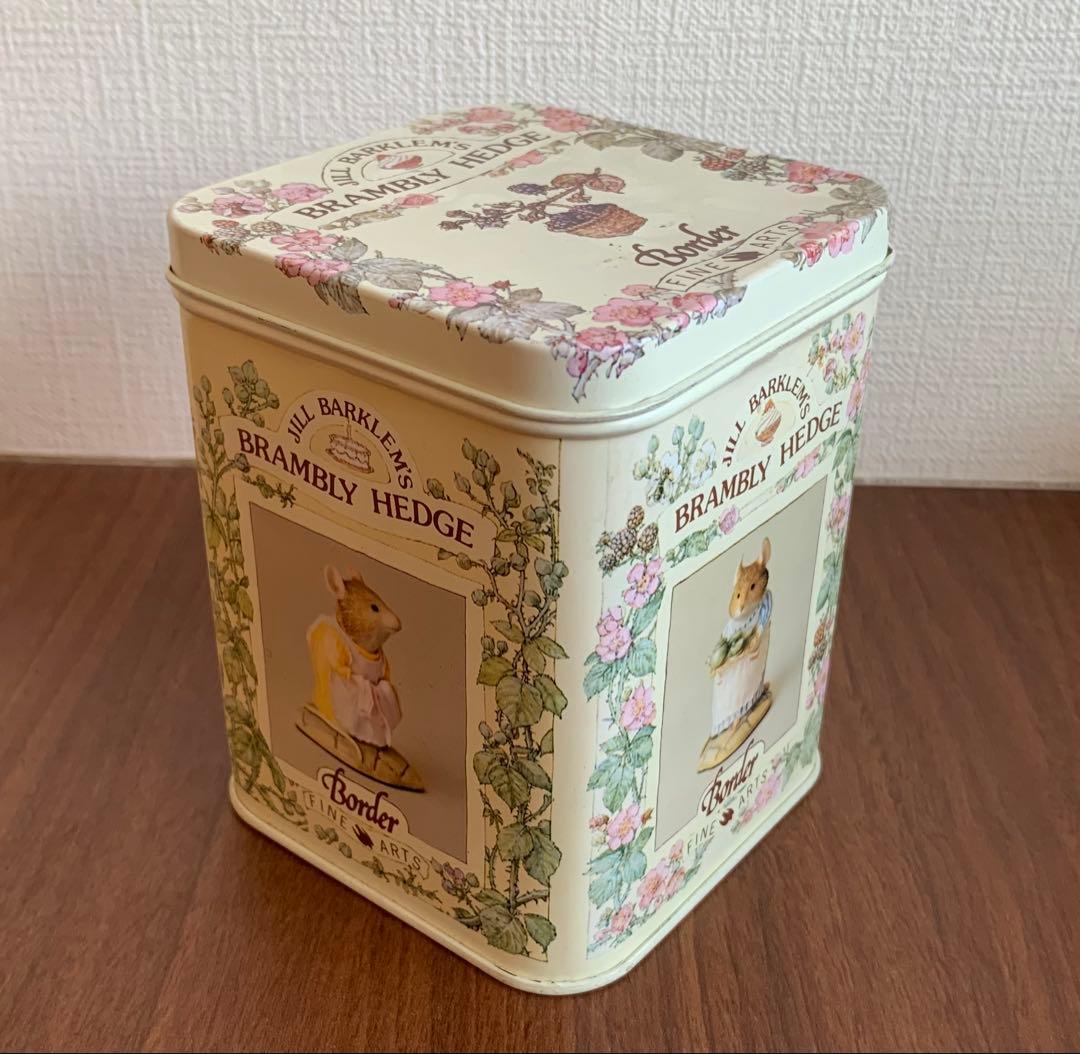 ダスティとポピー 新郎新婦 ウェディング ブランブリーヘッジ ボーダー 置物