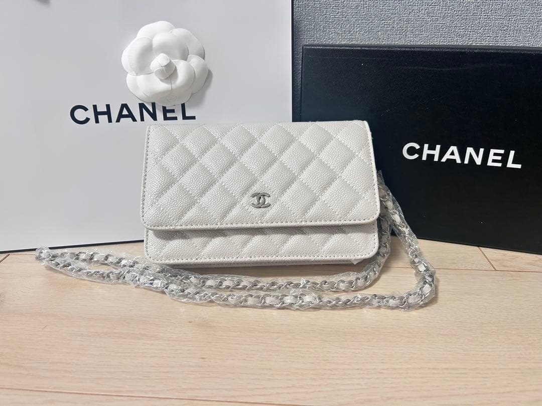 CHANEL チェーンウォレット　本革キャビンスキン　ノベルティ