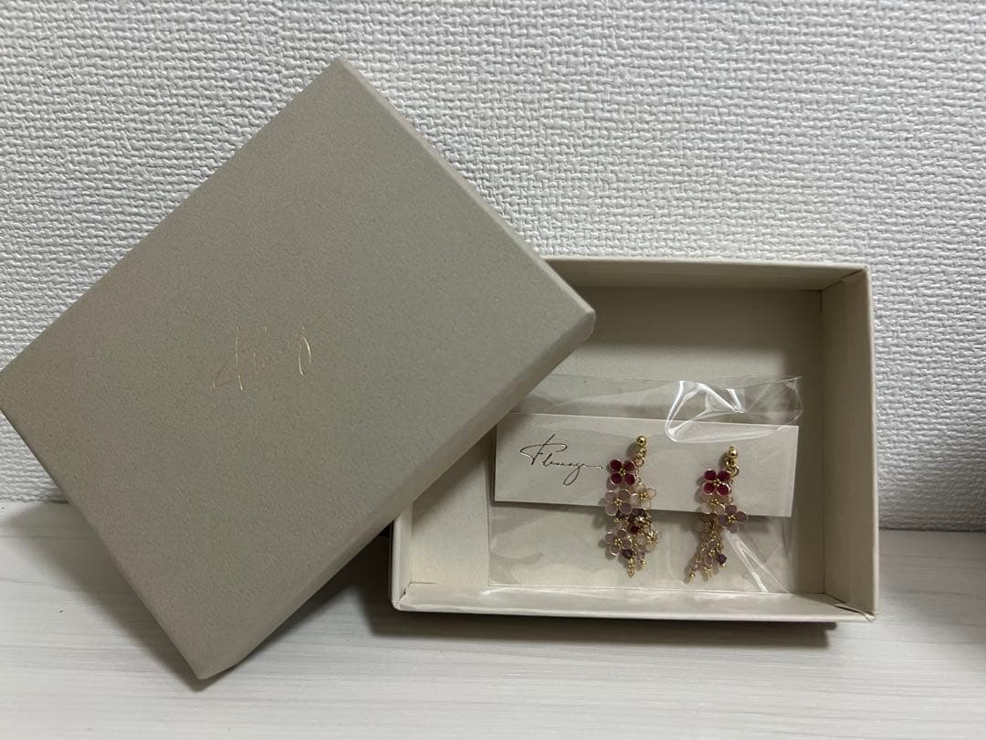 花モチーフ ピアス スイートアリッサム creema
