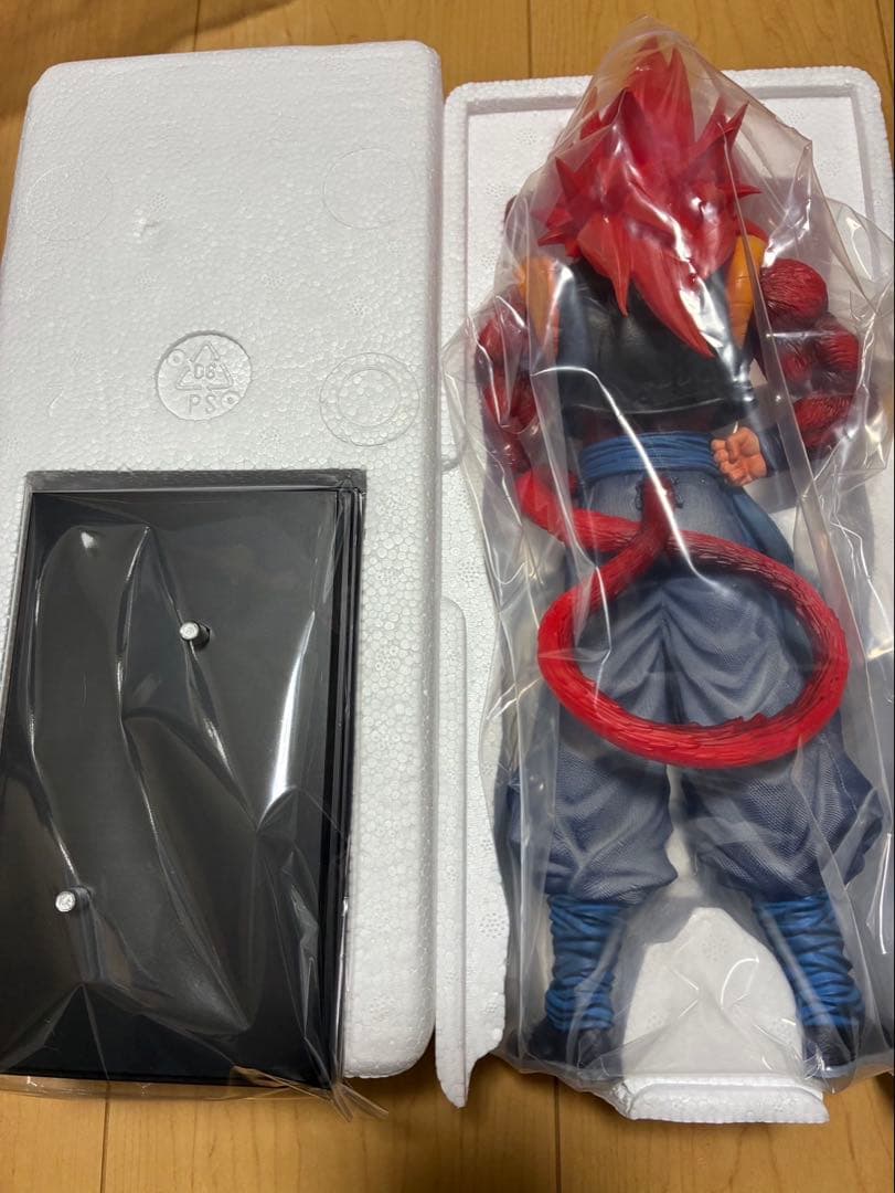ドラゴンボールjtstudio製 ゴジータ　手変え3個＆台座付き新品未使用品。