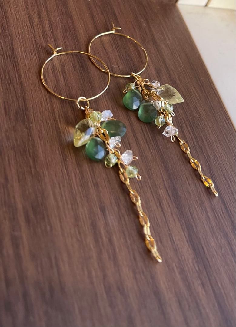 レモンクォーツ蕾とグリーンアパタイトのフサフサピアスチャーム