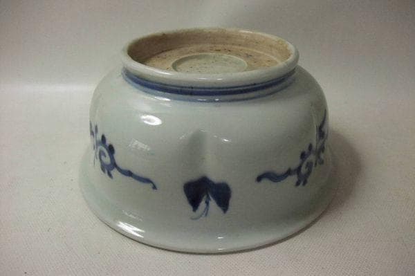 古い 伊万里 染付 唐草 蝶 山水 鉢 骨董品(江戸後期～明治期)骨董