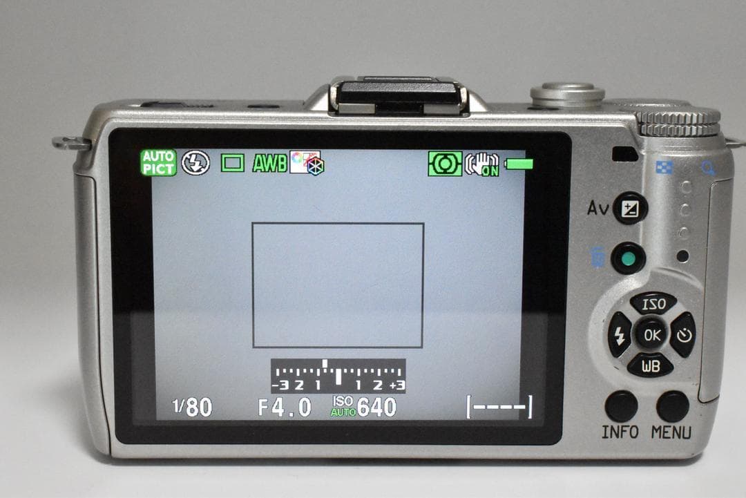 【バッテリーx2付き】ペンタックス PENTAX Q10 シルバー レンズキット