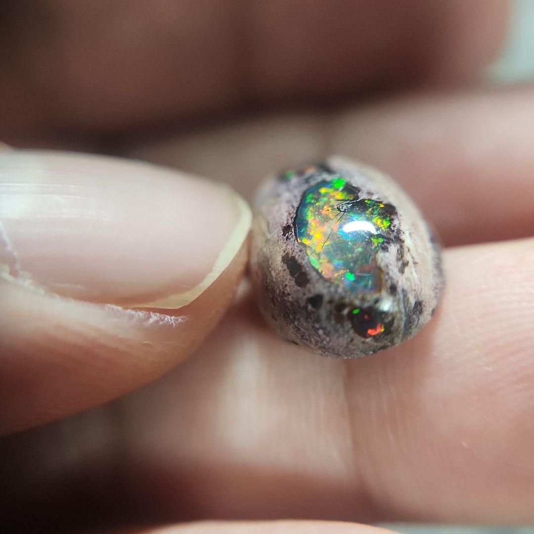 バチバチ天然 ボルダーオパール 10.392ct