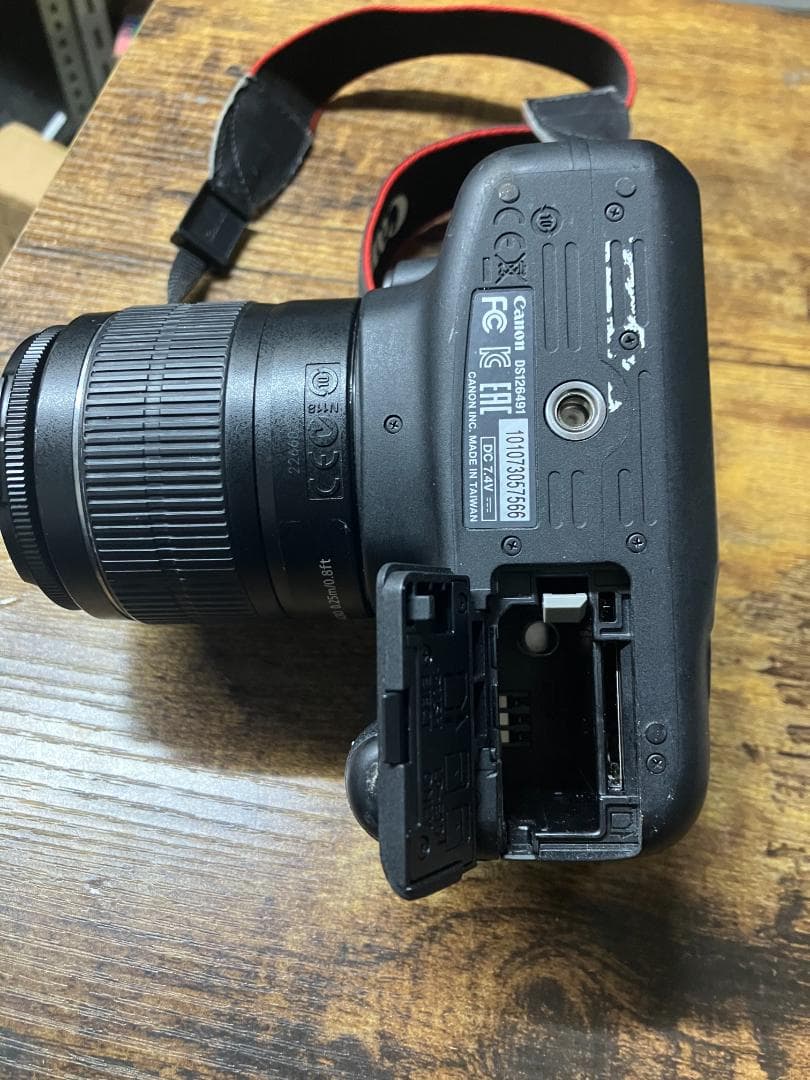 Canon EOS Kiss X70デジタル一眼レフカメラ #X