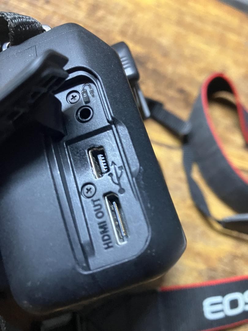 Canon EOS Kiss X70デジタル一眼レフカメラ #X